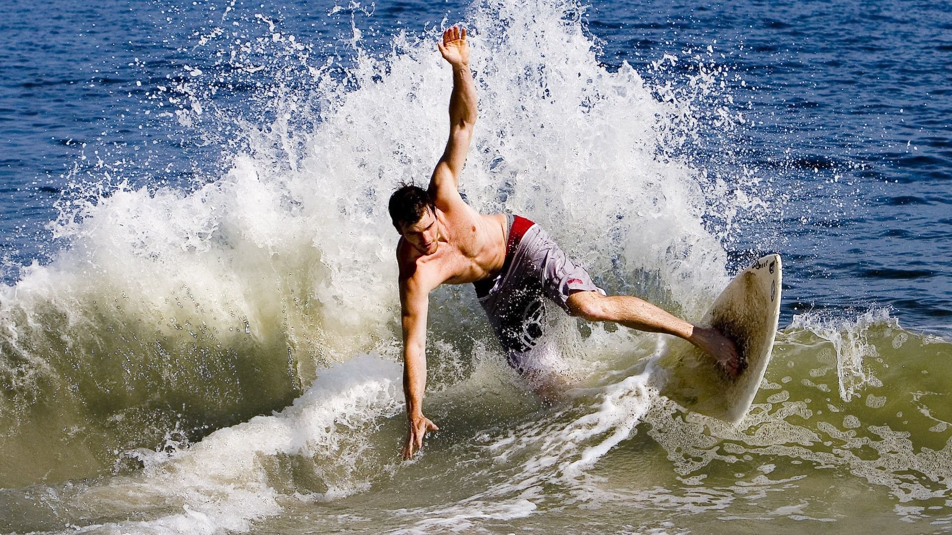 开云体育世界杯-勇士带走湖人，NBA季后赛焦点战的战术博弈与时代回响
